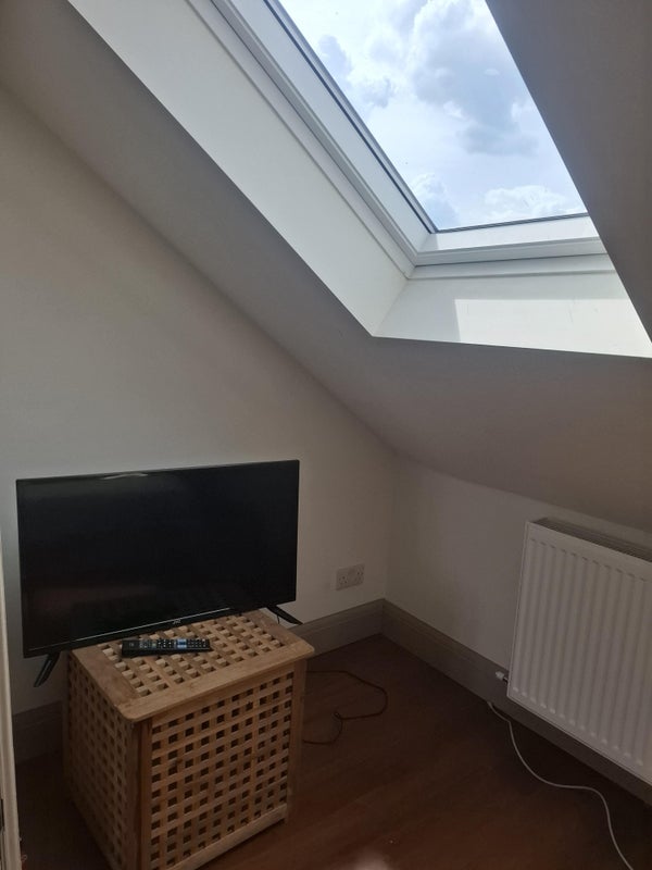 Room Edward Avenue in Greater London