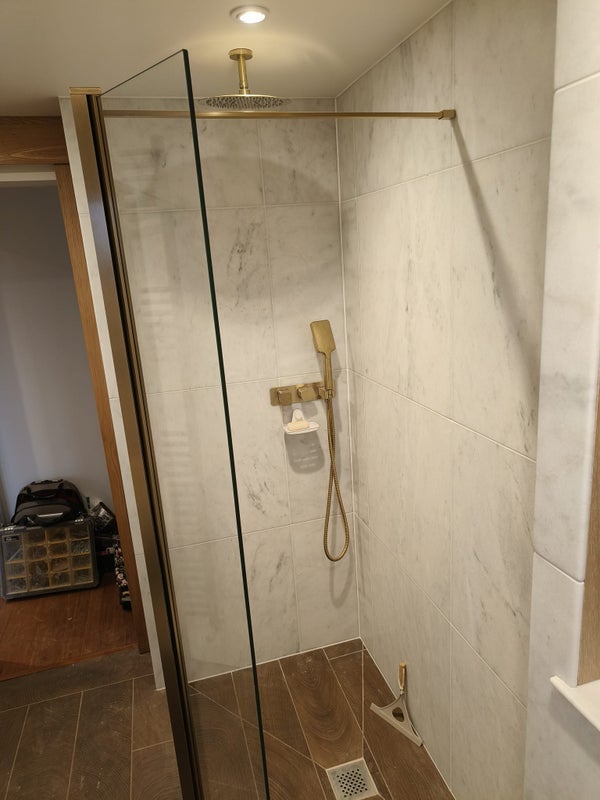 Room Edward Avenue in Greater London