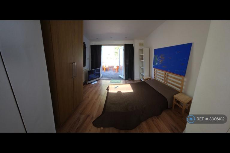 Flat East Hill in Greater London