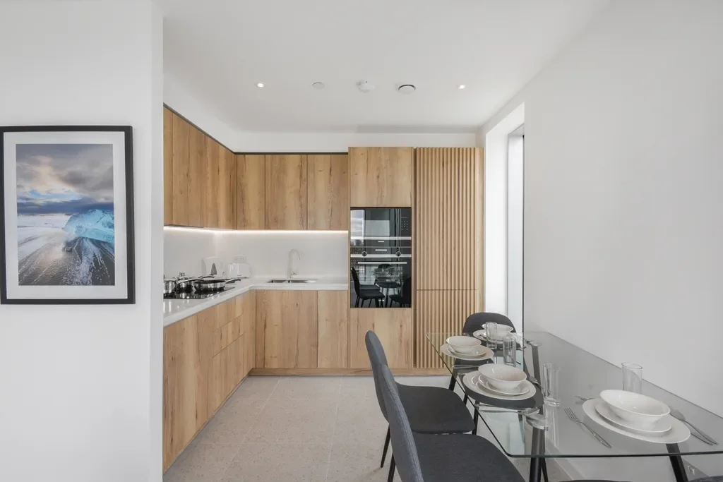 Flat Tapestry Way in Greater London