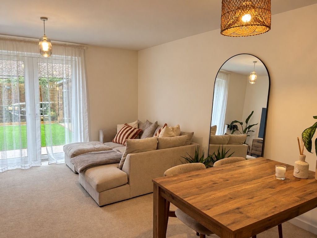 House Bracklesham Lane in Chichester