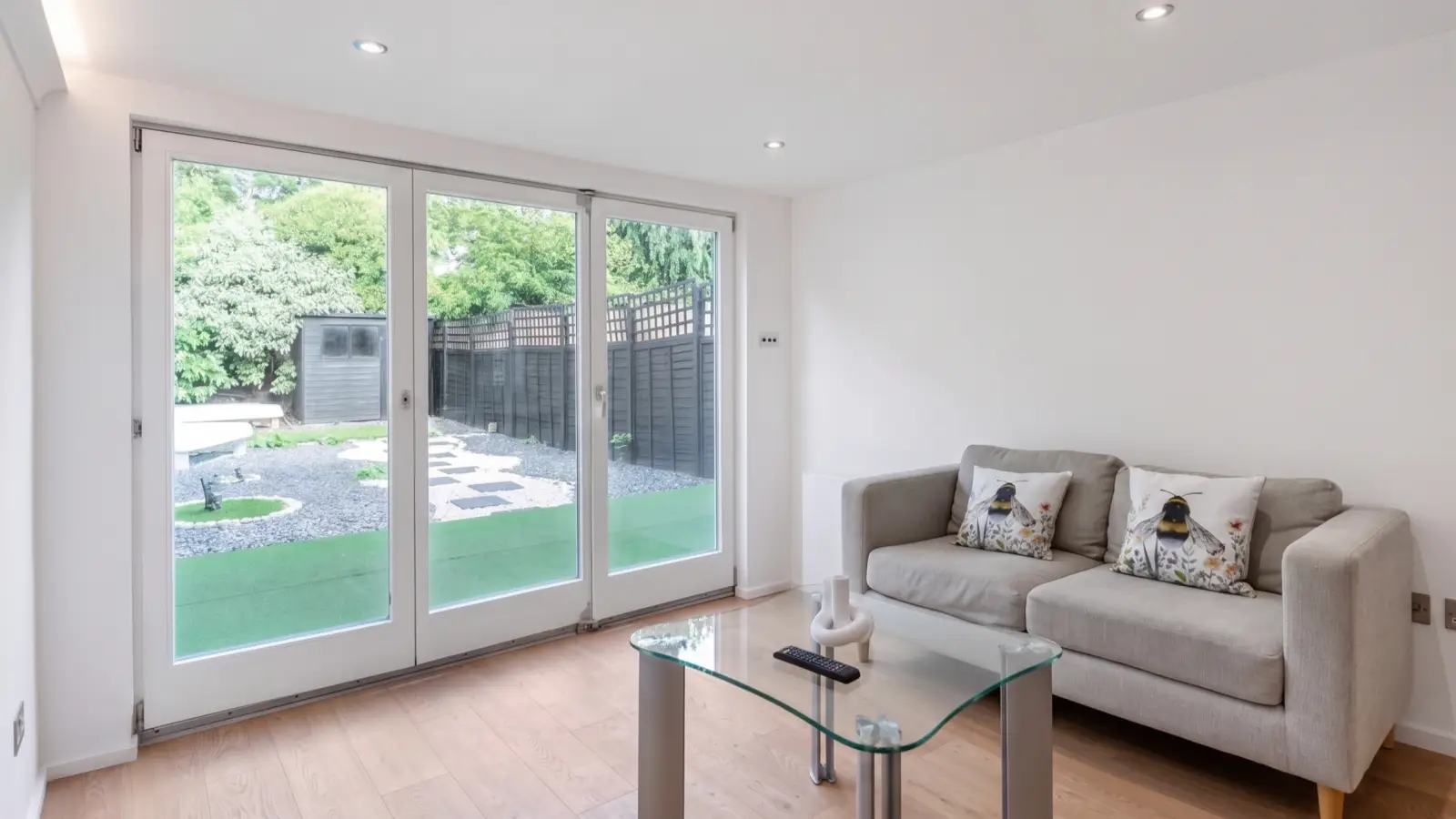 Flat Eardley Road in Greater London