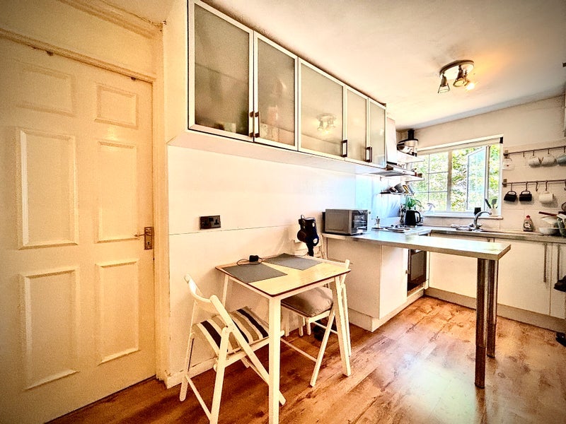 Room Acanthus Road in Greater London