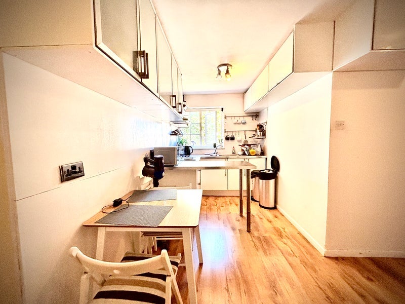Room Acanthus Road in Greater London