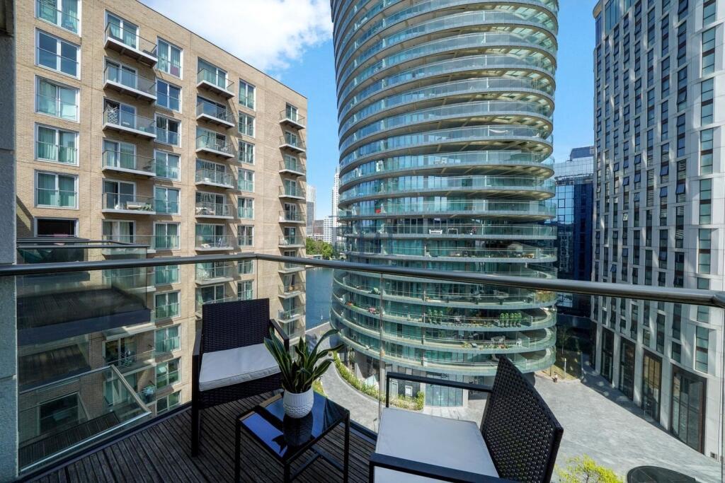 Flat Baltimore Wharf in Greater London