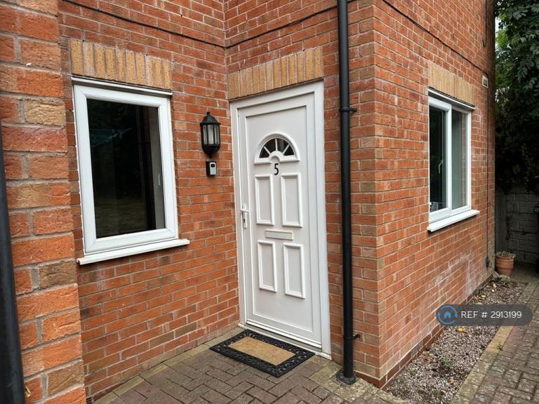 Flat Well Close in Redditch