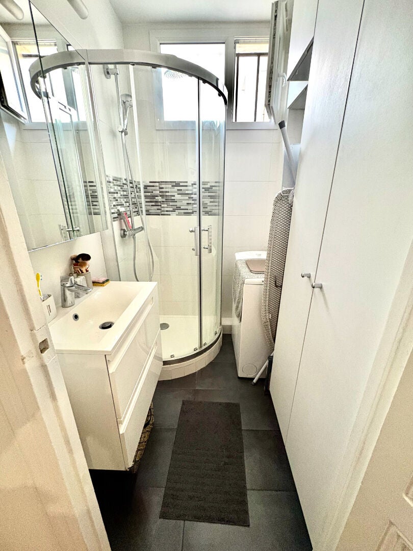 Flat Rue Armand Silvestre in Courbevoie