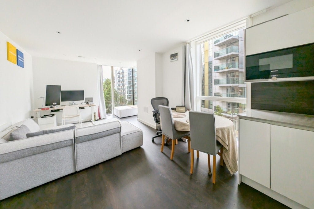 Flat Devan Grove in Greater London