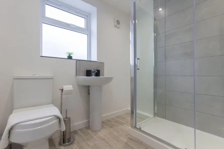 Flat Victoria Avenue in Staveley