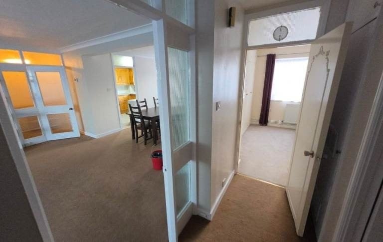 Flat The Pines in Greater London