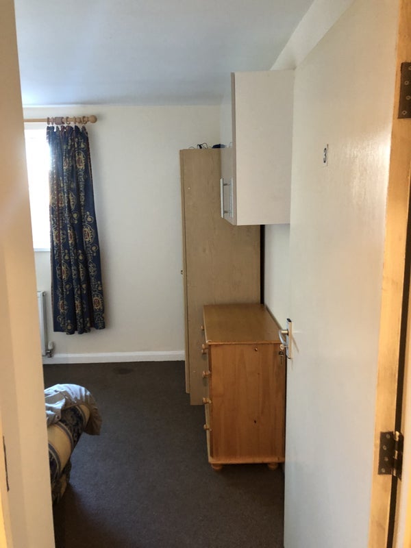 Room Highnam Close in Bristol