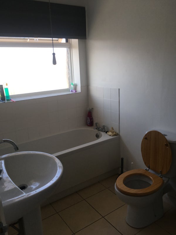 Room Highnam Close in Bristol