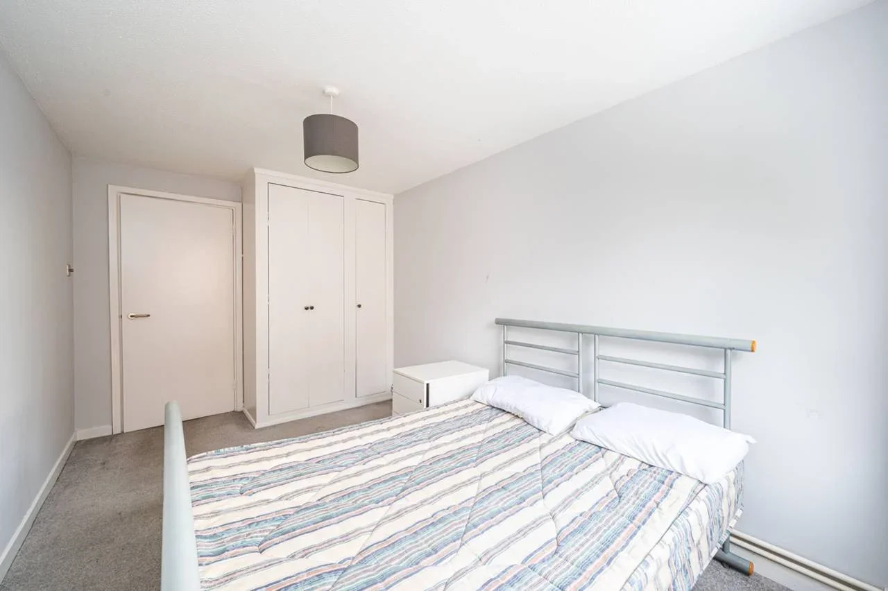 Flat Parkhurst Road in Greater London
