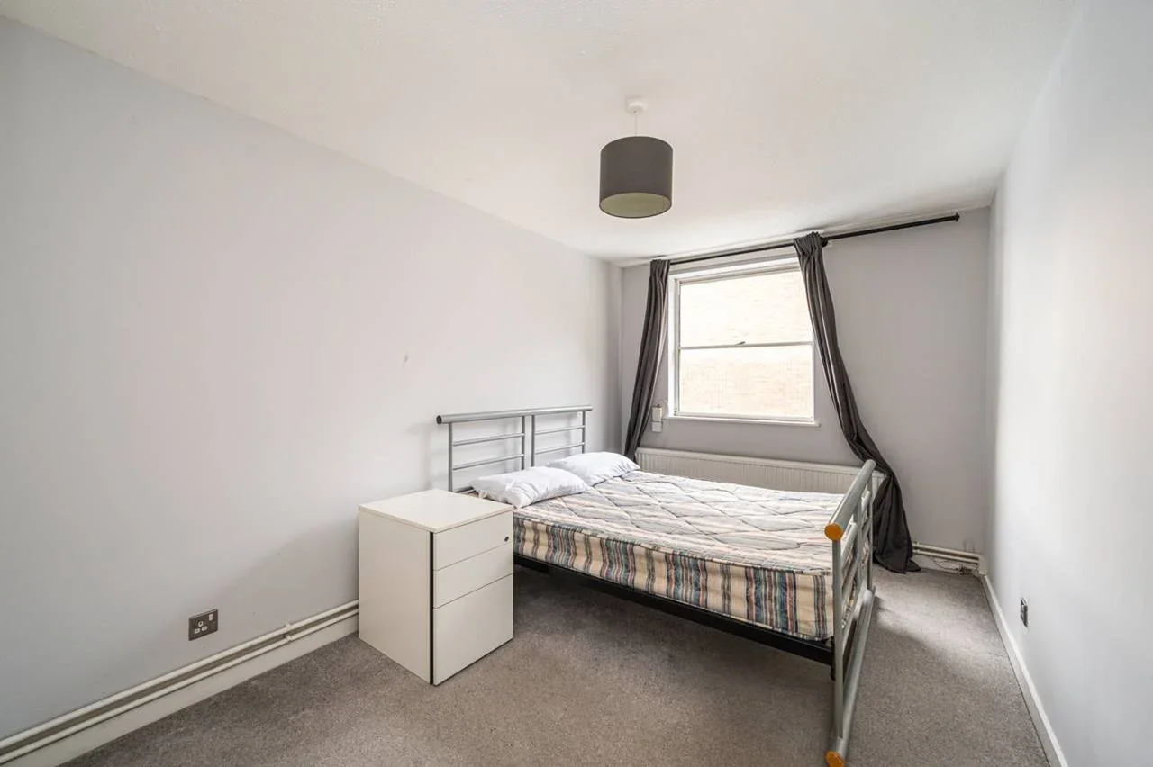 Flat Parkhurst Road in Greater London