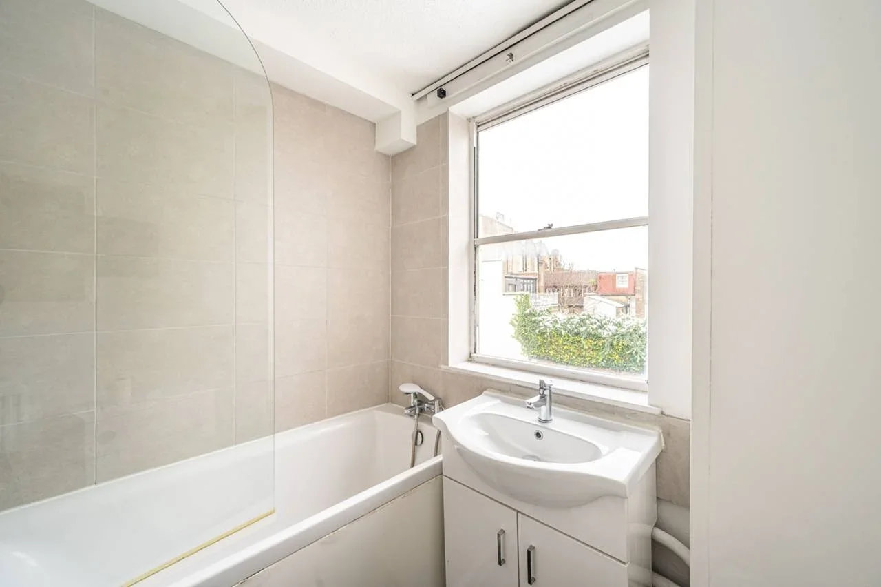 Flat Parkhurst Road in Greater London