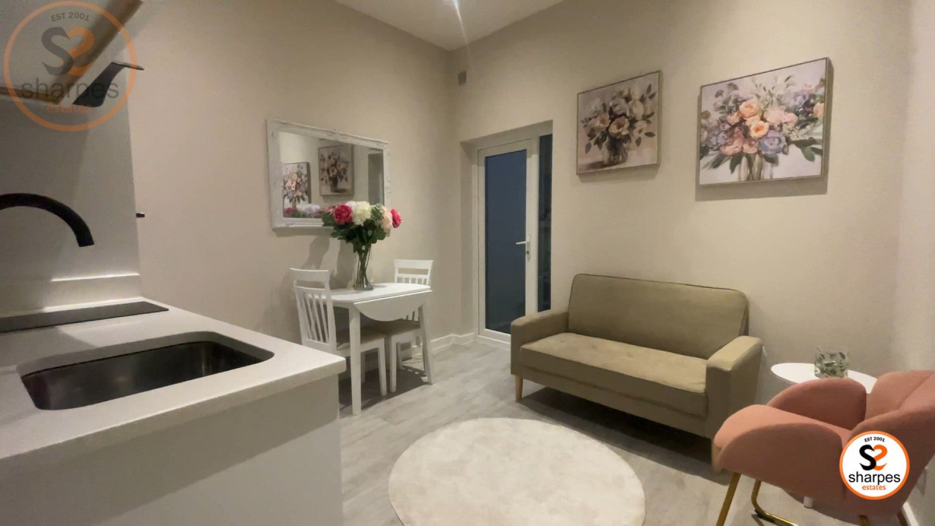 Flat Cowdrey Road in Greater London