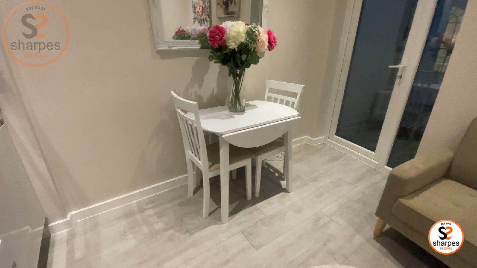 Flat Cowdrey Road in Greater London