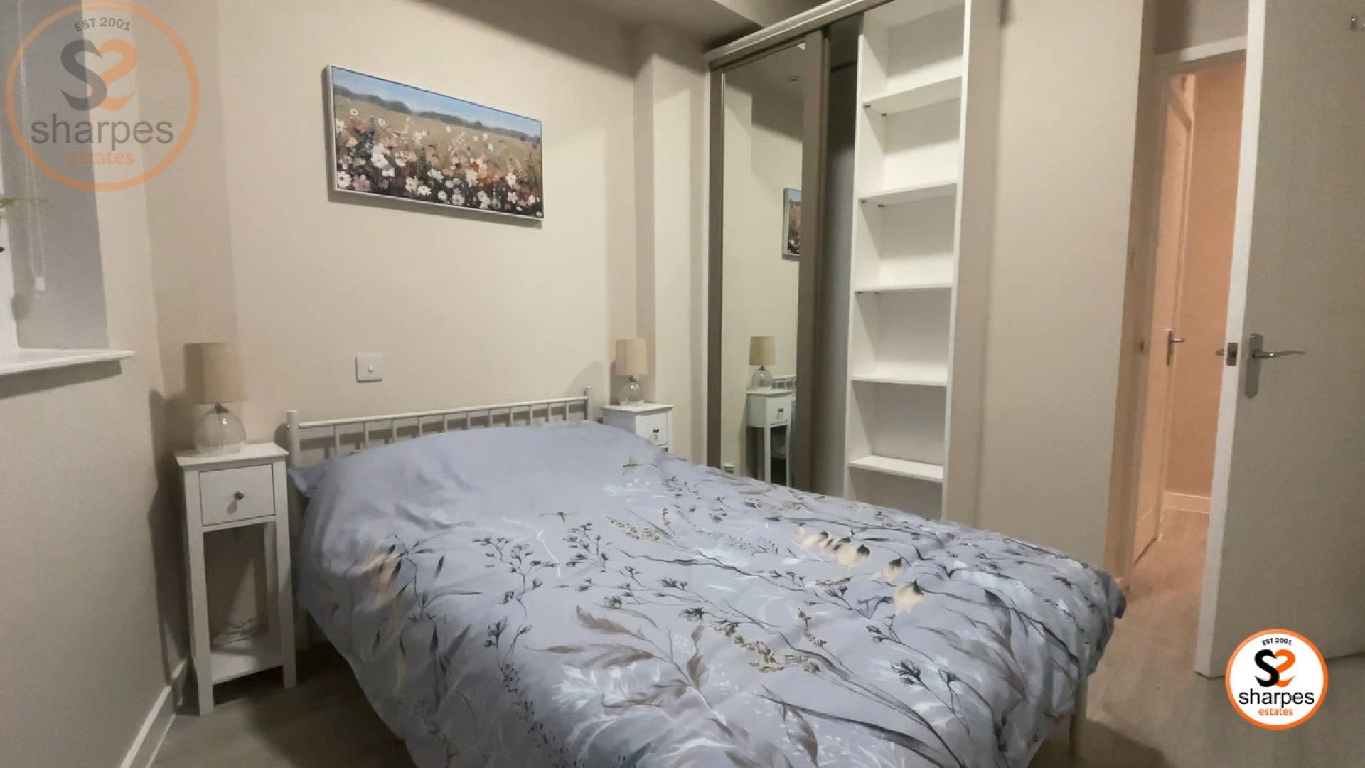 Flat Cowdrey Road in Greater London