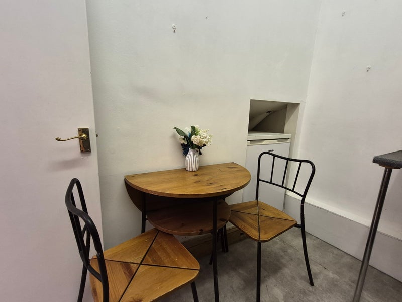 Room Aldersgate Street in City of London