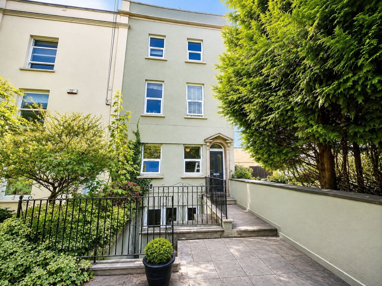 Flat Coronation Road in Bristol