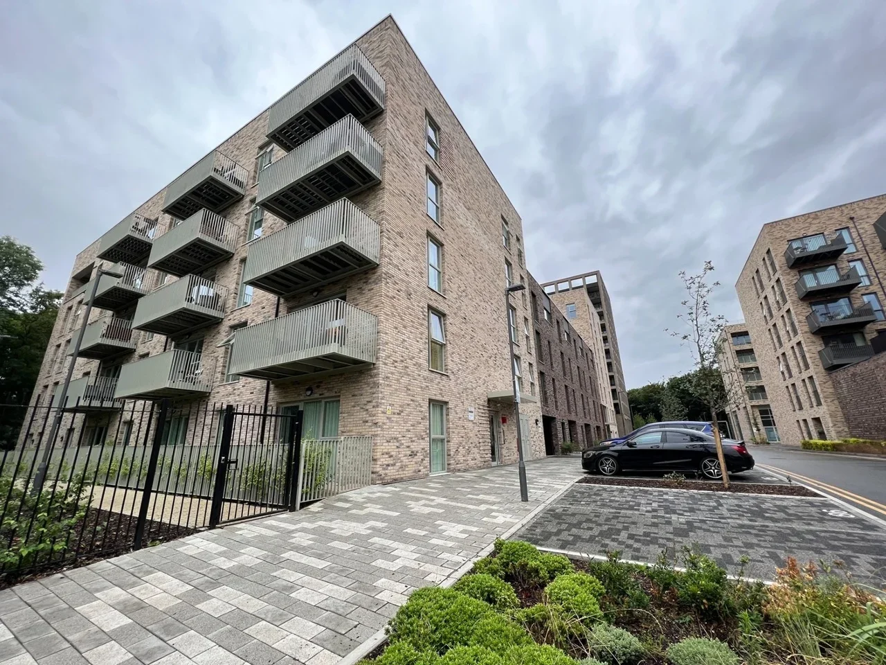 Flat Mahindra Way in Greater London