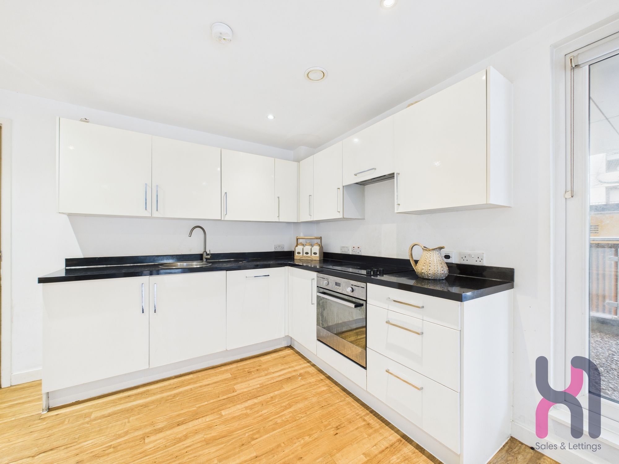Flat Elmira Way in Salford