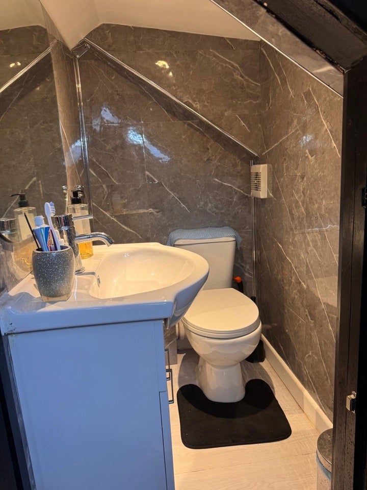 Room The Green in Slough
