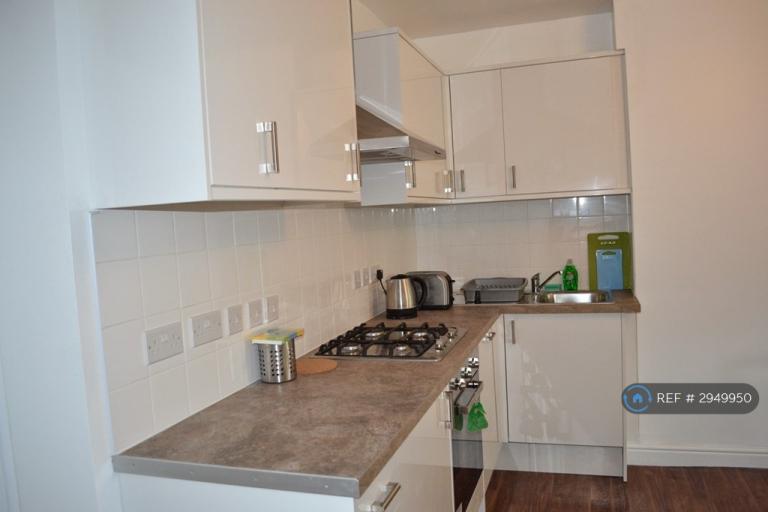 Flat Scott Lidgett Crescent in Greater London