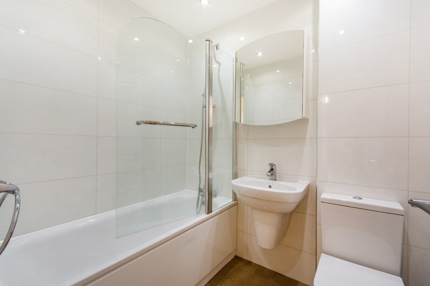 Flat Mitcham Road in Greater London