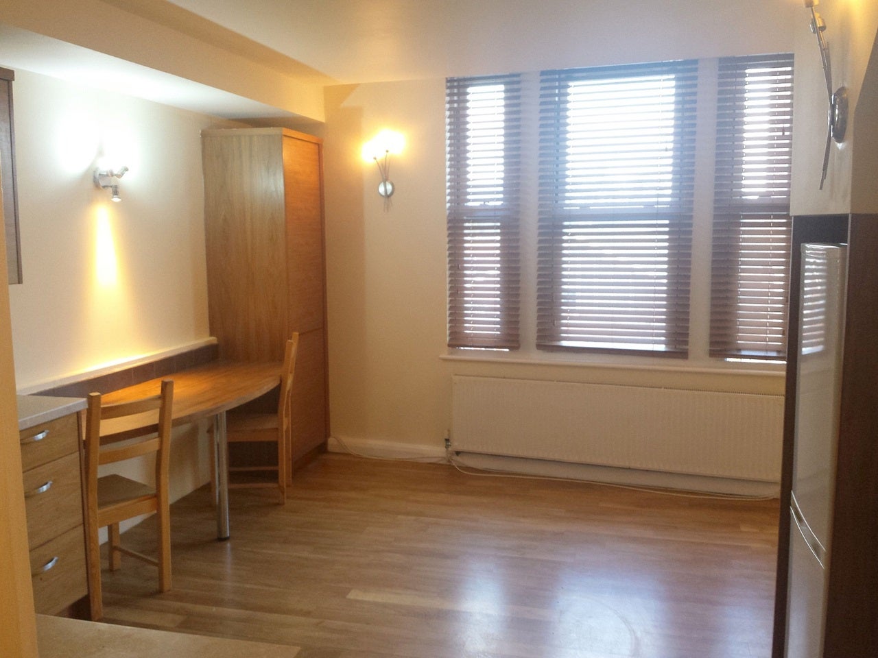 Flat Mitcham Road in Greater London
