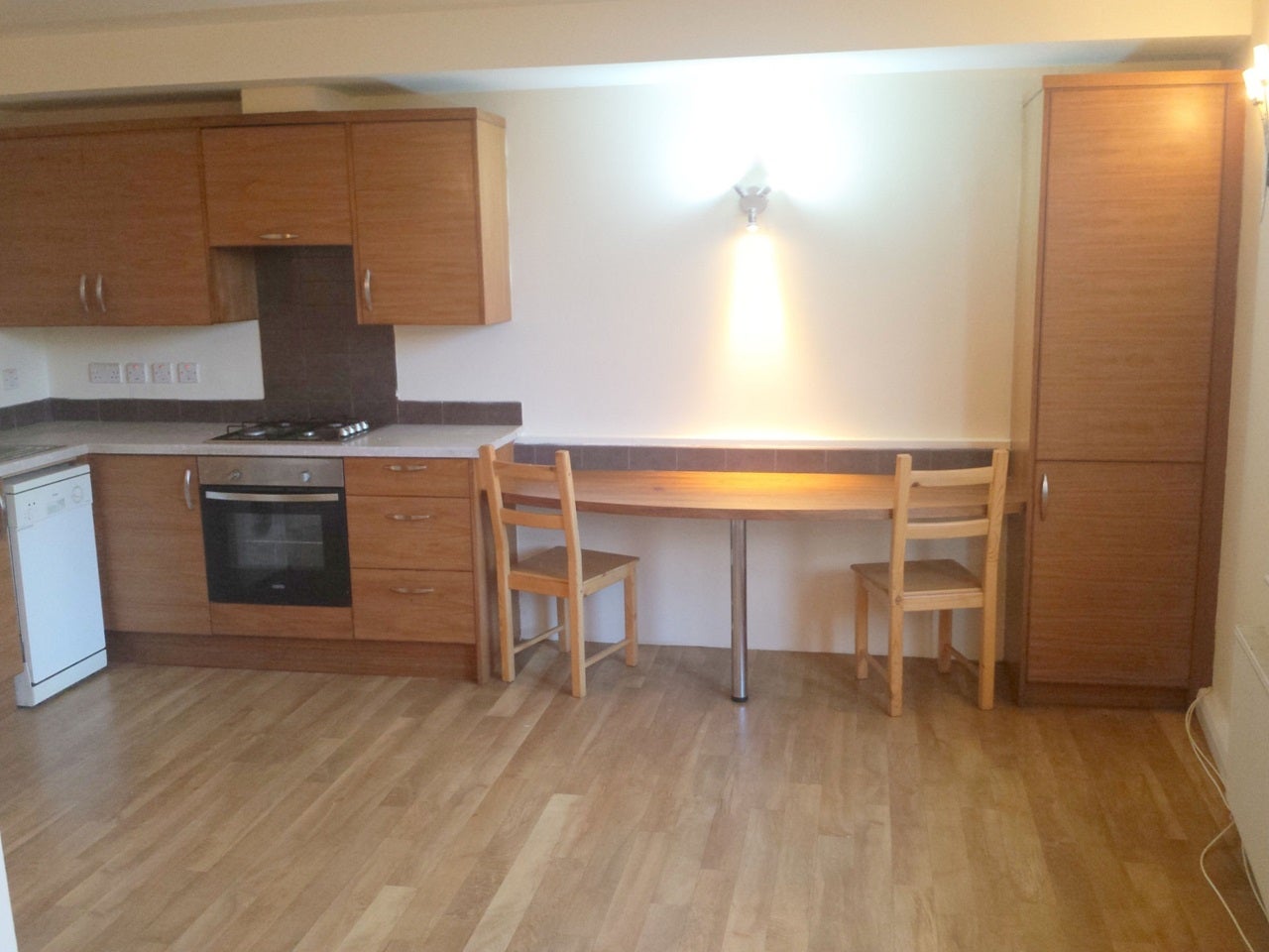 Flat Mitcham Road in Greater London