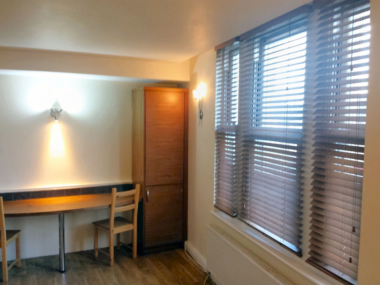 Flat Mitcham Road in Greater London