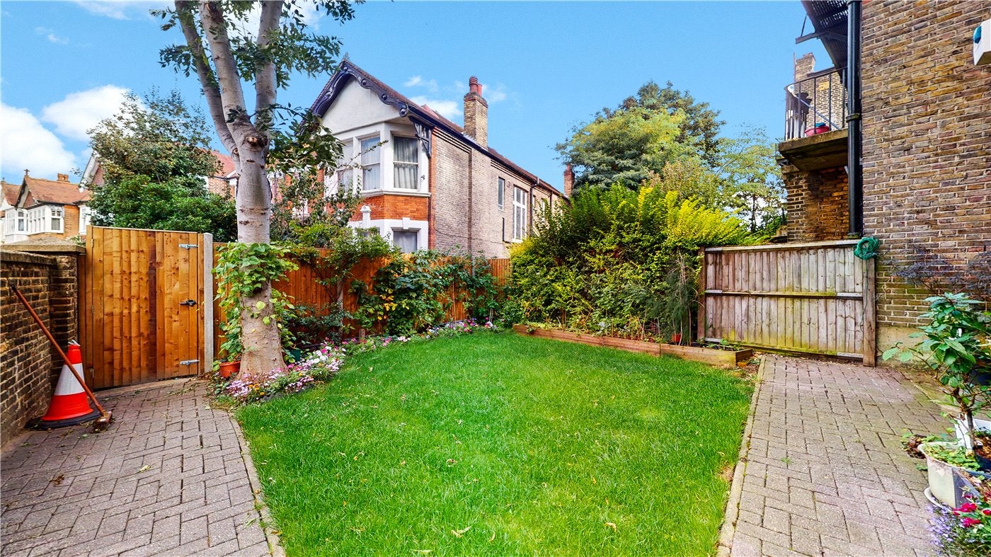 Flat Uxbridge Road in Greater London