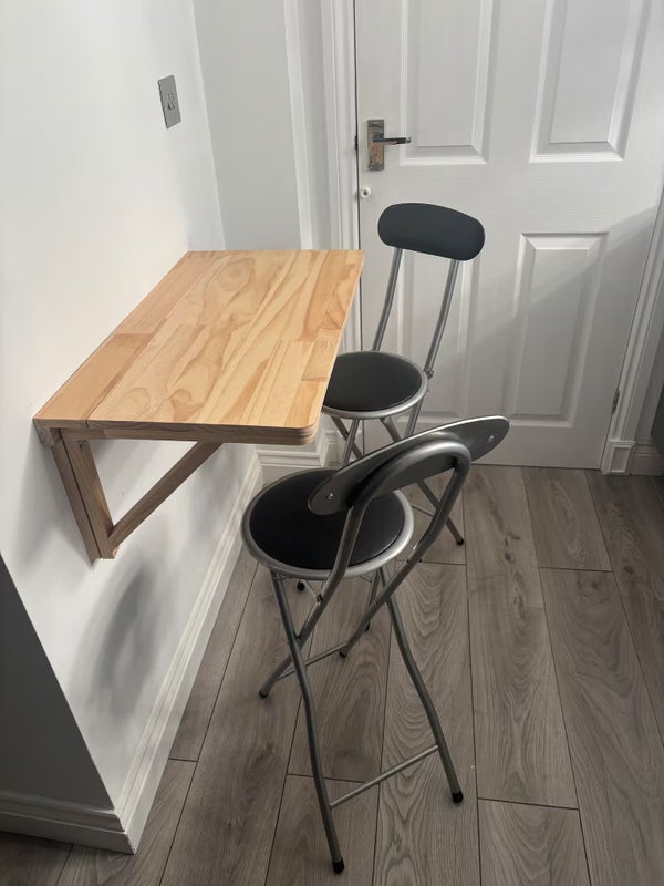 Room Courtenay Road in Poole