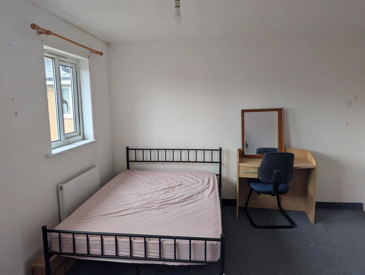 Room Stratton Road in Gloucester