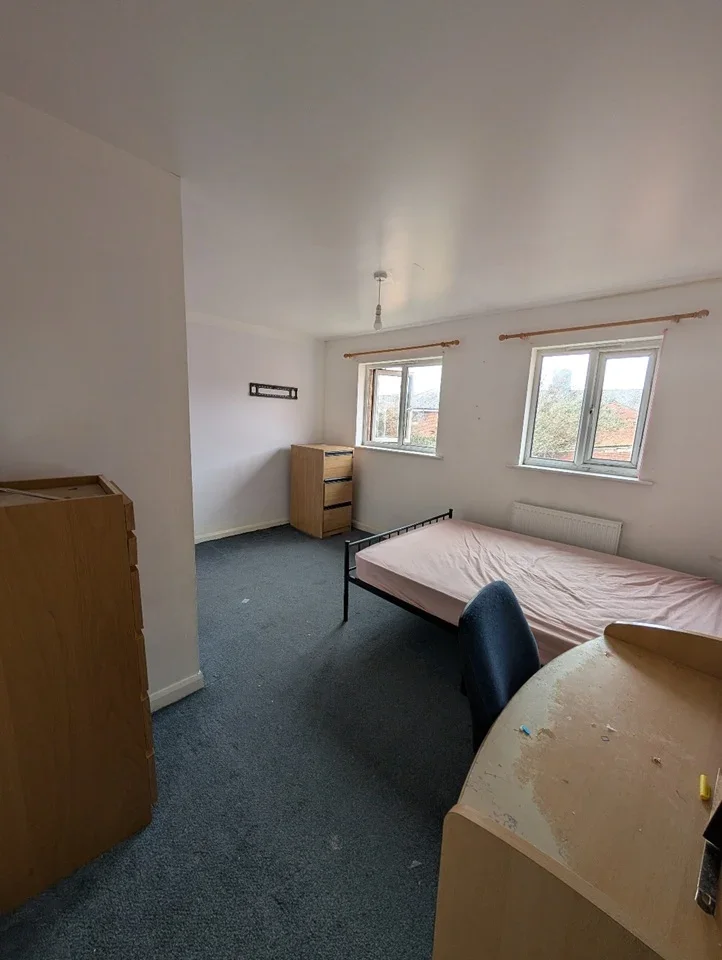 Room Stratton Road in Gloucester