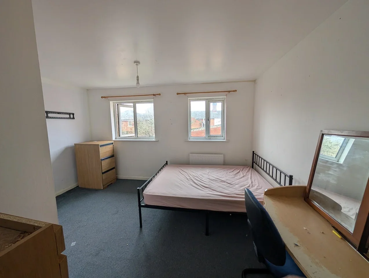 Room Stratton Road in Gloucester