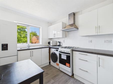 Flat Pershore Road in Basingstoke and Deane