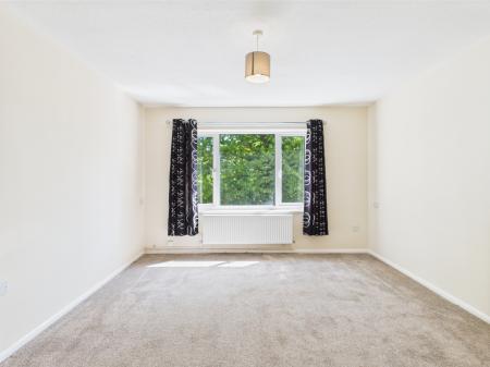 Flat Pershore Road in Basingstoke and Deane