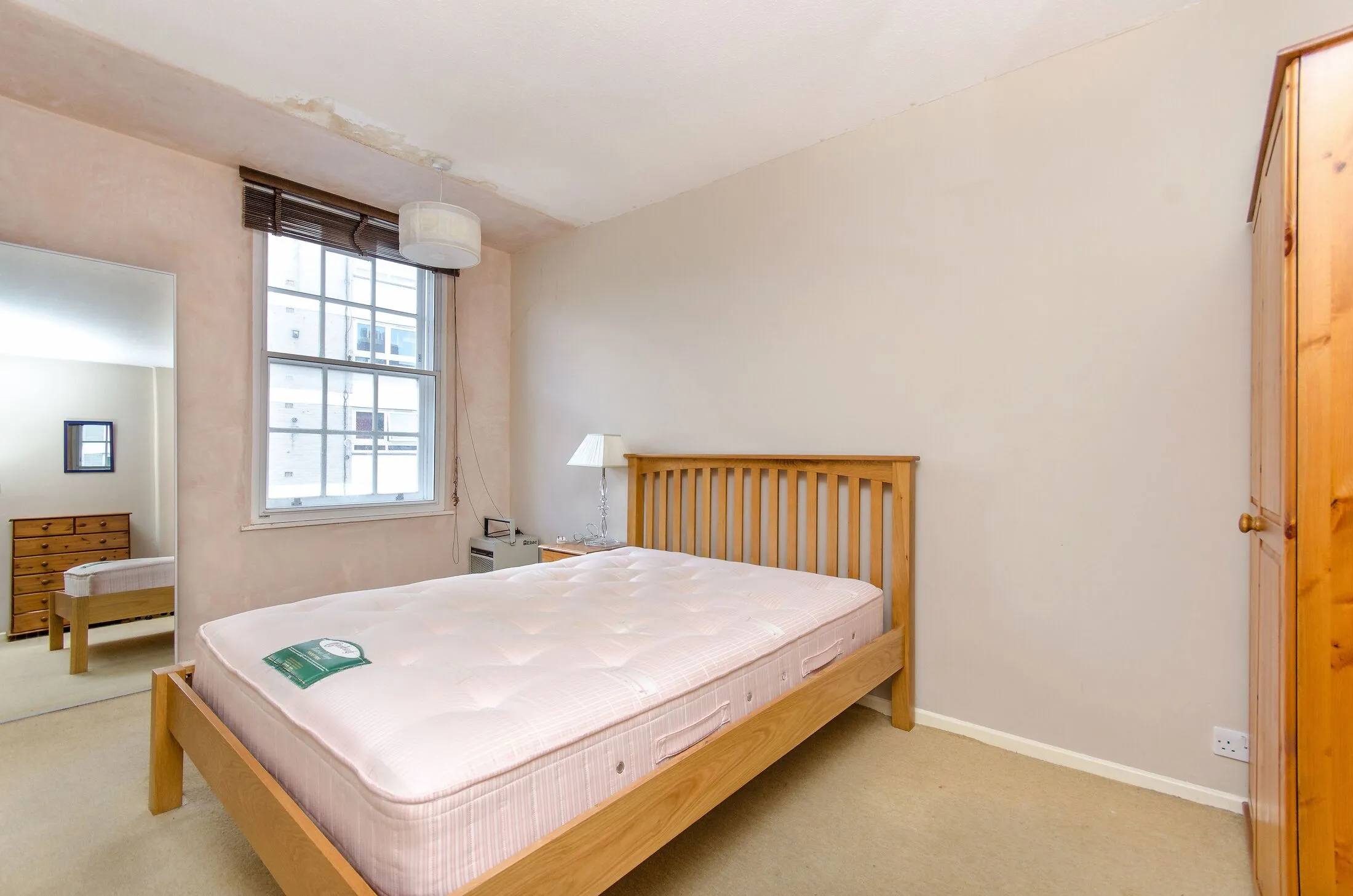 Flat Baldwins Gardens in Greater London