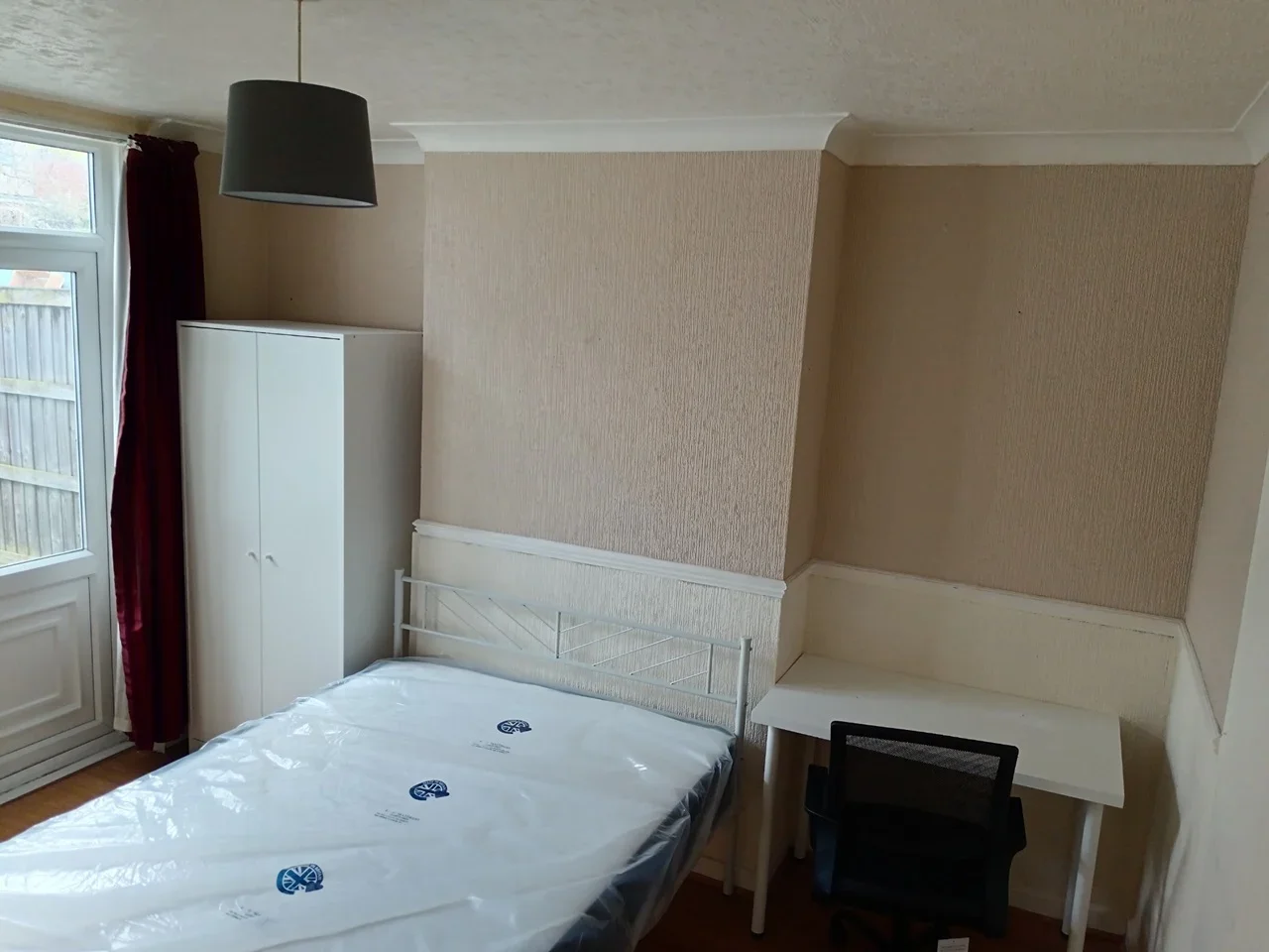 Room Queen Isabel's Avenue in Coventry