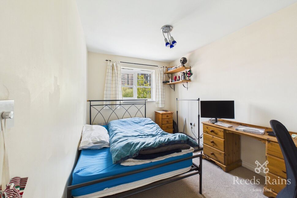 Flat Montague Road in Trafford