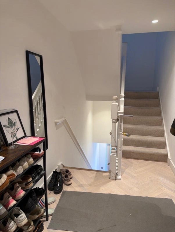 Room Mandrell Road in Greater London