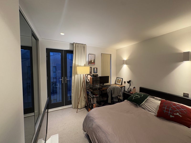 Room Mandrell Road in Greater London