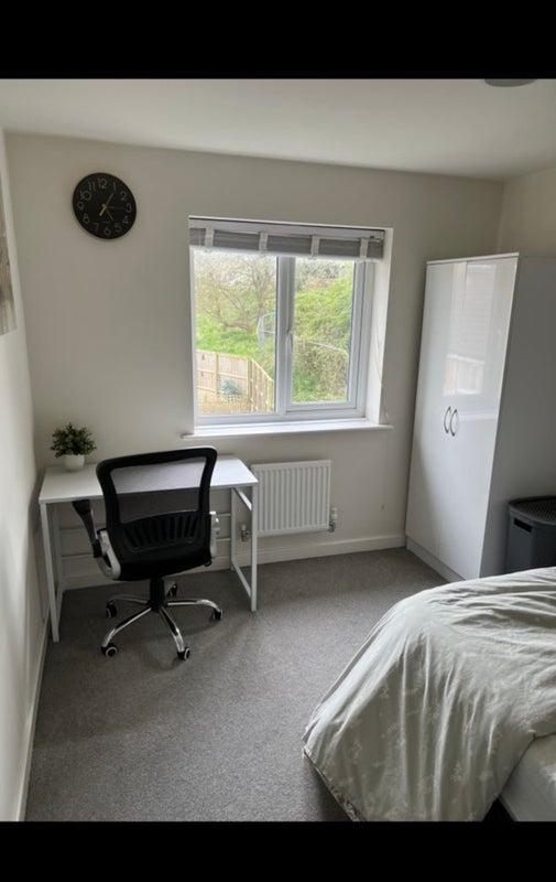 Room Moorside Avenue in Bradford