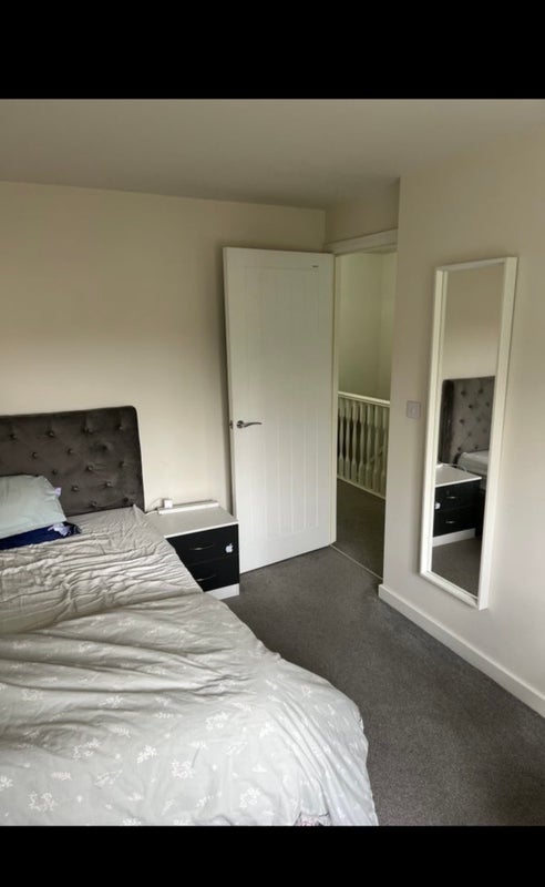 Room Moorside Avenue in Bradford