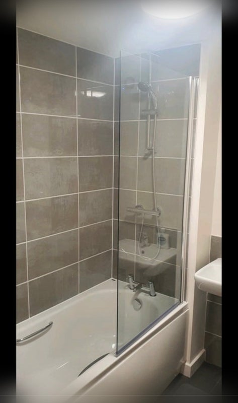 Room Moorside Avenue in Bradford