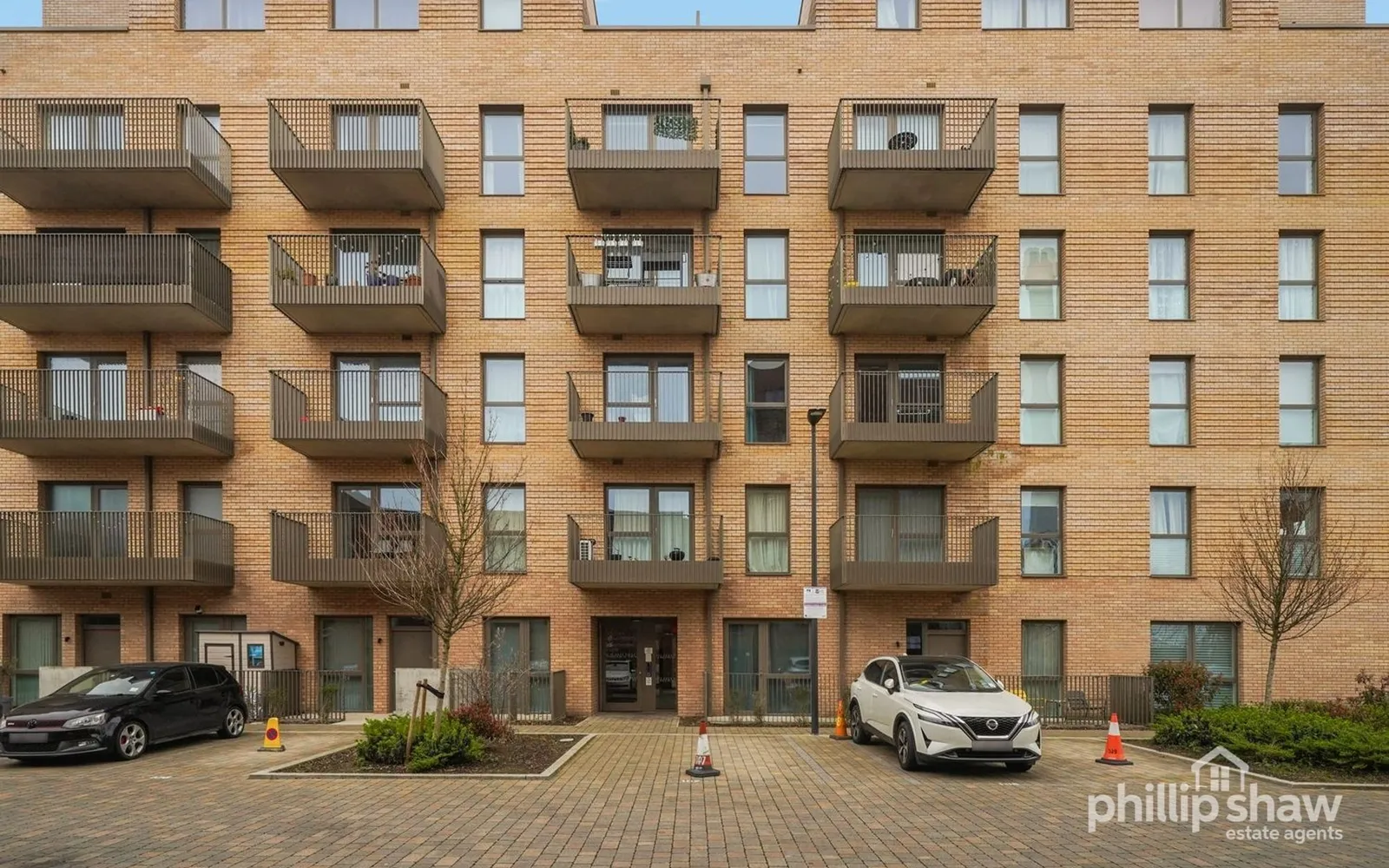 Flat Hargrave Drive in Greater London
