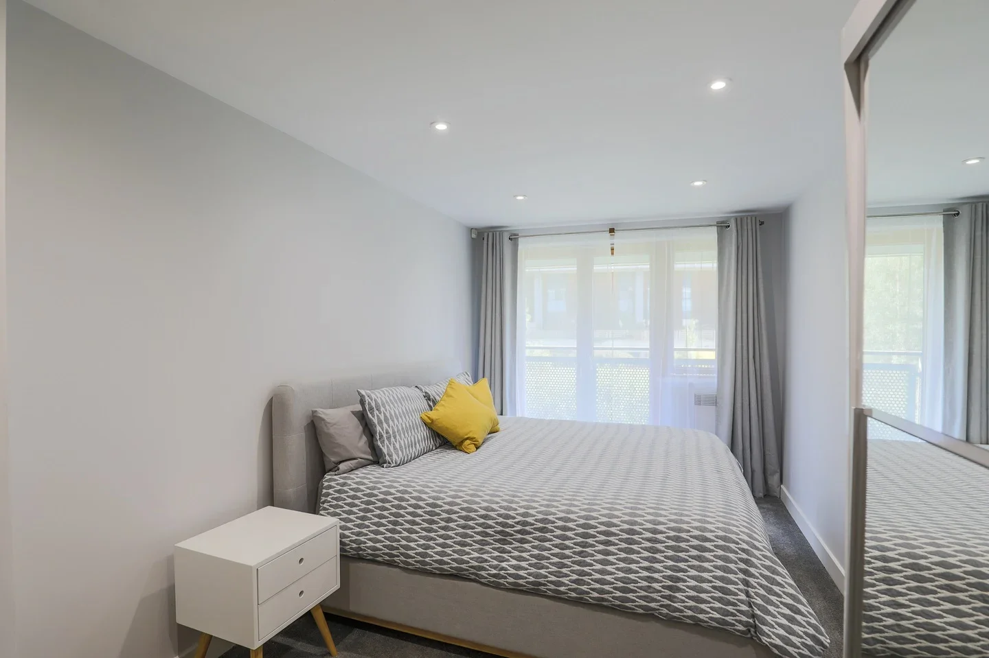 Flat Meath Crescent in Greater London