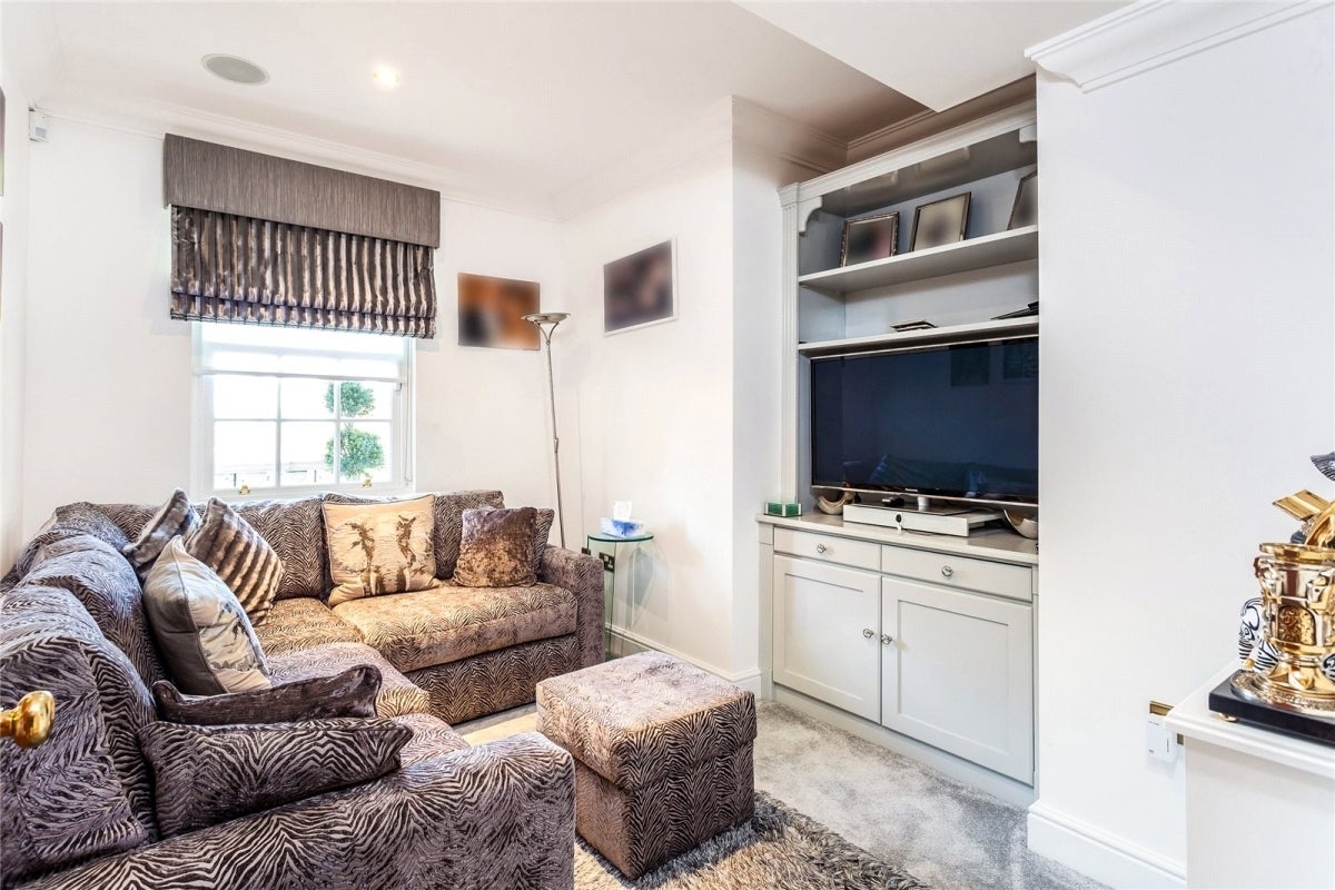 Flat Brookshill Drive in Greater London